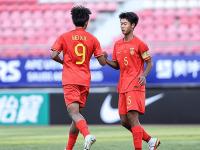 乐鱼体育全站-前场配合默契，球队连续进球拉开比分