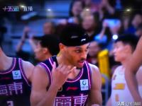 乐鱼体育入口-广景隆灰熊客场逆转，全队庆祝胜利！的简单介绍