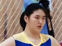 乐鱼体育app-预测27年榜眼!张子宇该不该去WNBA?