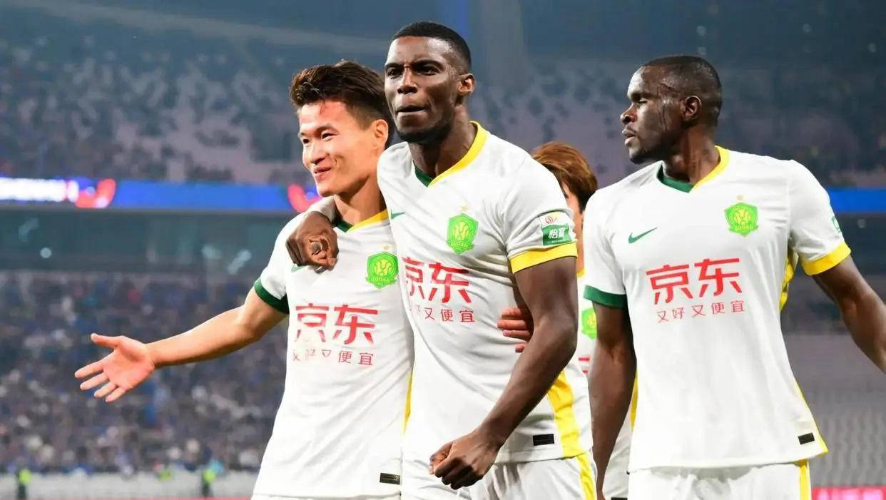 上海海港迎来双重伤病打击，关键战役变得扑朔迷离