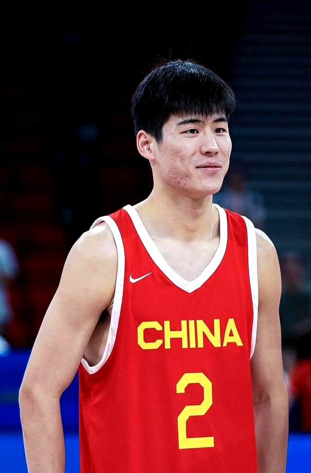 包含广州男篮官宣：北大男篮球员管子煜加盟广州队的词条