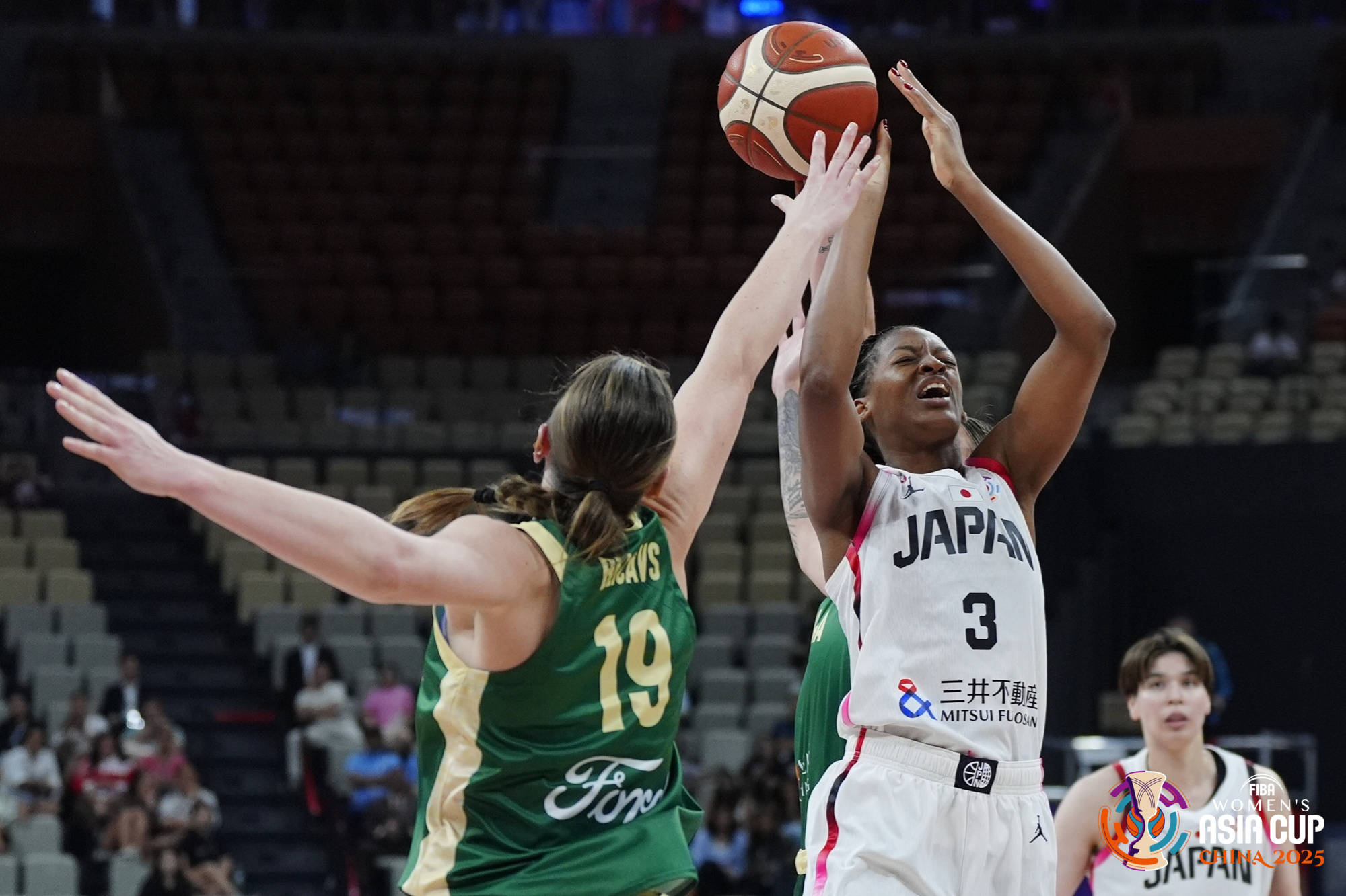 女篮亚洲杯决赛：澳大利亚半场54-43领先日本，田中心19分