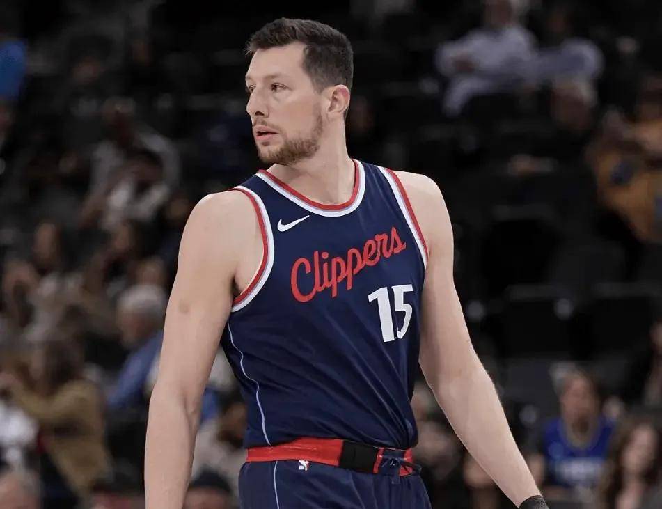 NBA快船交易第2步：正式裁掉中锋尤班克斯&度过澄清期将加盟国王的简单介绍
