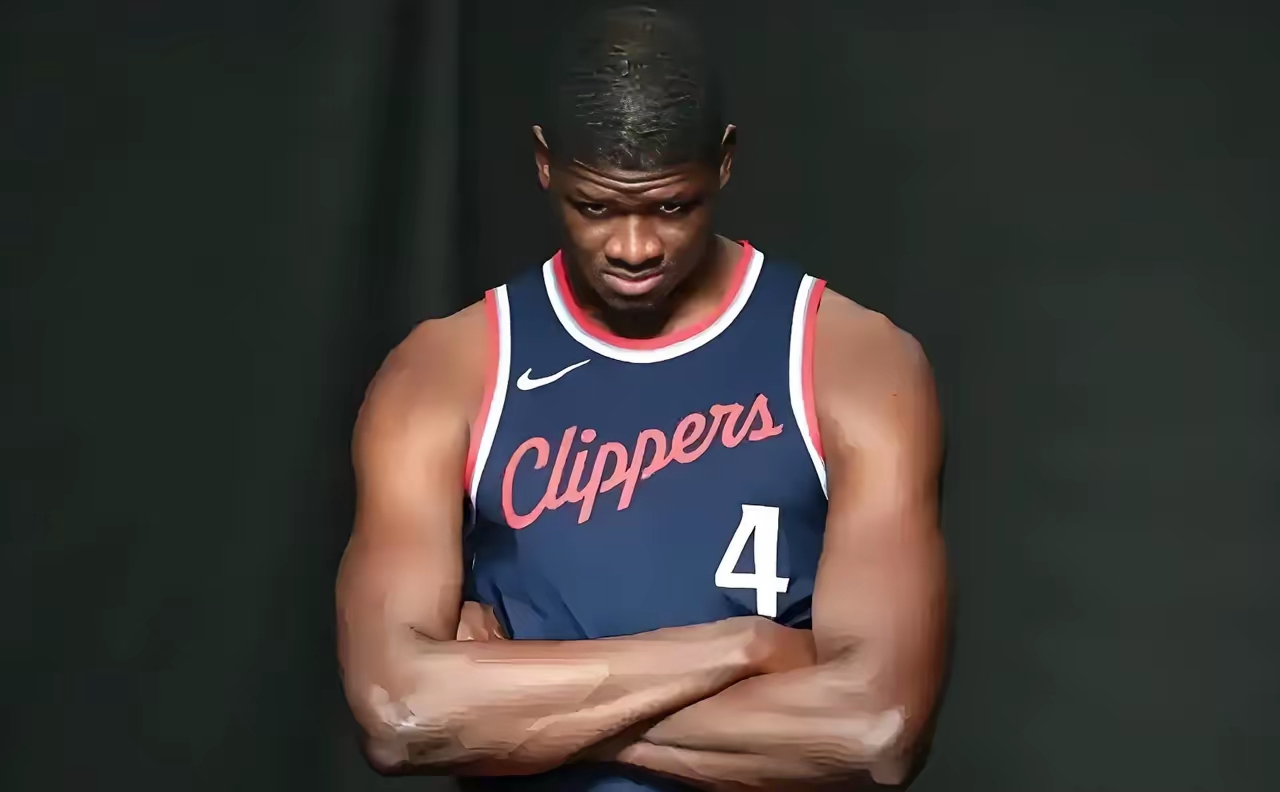 NBA快船交易第2步：正式裁掉中锋尤班克斯&度过澄清期将加盟国王的简单介绍